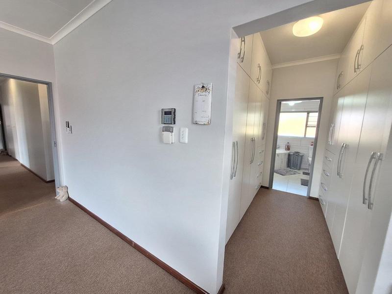 4 Bedroom Property for Sale in Fraaiuitsig Western Cape